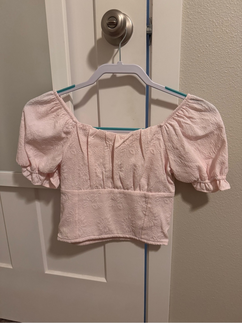 art class Pale Pink Puff-Sleeve Floral Texture Top